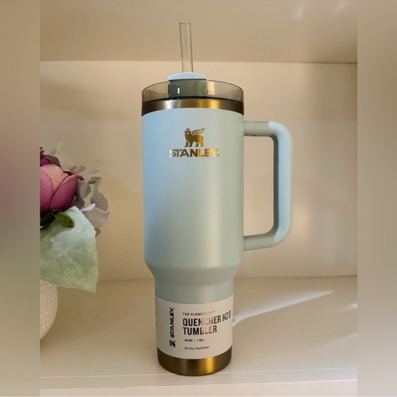 🎉LAST PIECE🎉Stanley 40oz. Quencher H2.0 FlowState Tumbler Glided Celadon - Picture 1 of 14